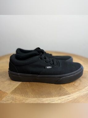 •VANS• Kids Doheny Sneaker Black Size 4Y